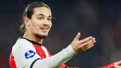 Hajj Moussa gives Van Persie a special gift this Ramadan - New Algeria