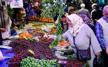 Neighborhood markets in 69 states in anticipation of Ramadan - New Algeria