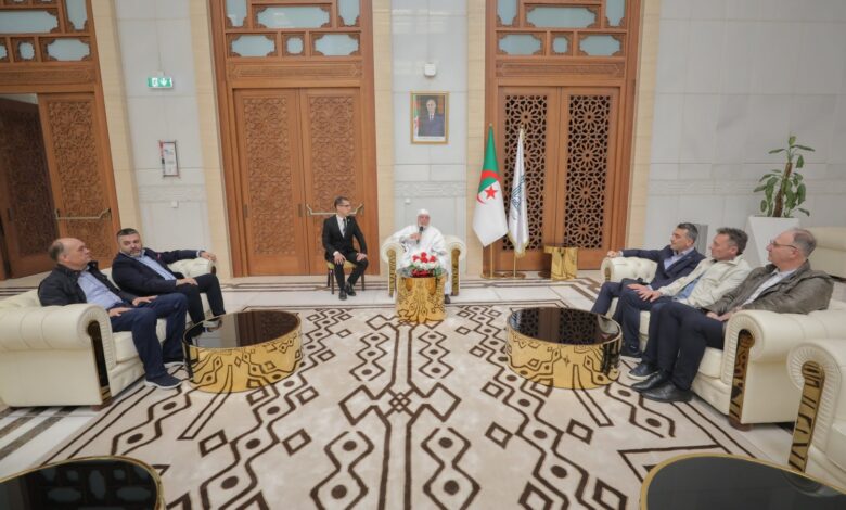 The Dean of the Algiers Mosque receives a delegation from Bosnia and Herzegovina - Algerian Al-Hiwar newspaper