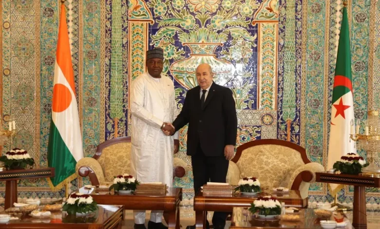 The President of the Republic receives the President of Niger at the presidential headquarters - Algerian Al-Hiwar newspaper