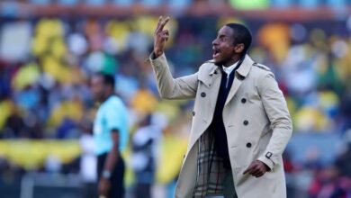 Mokoena outside the walls of Mouloudia Algiers - New Algeria